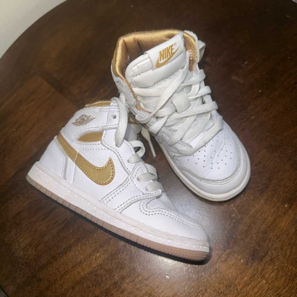 Nike Jordan 1 Retro High OG, White Metallic Gold - Toddler Size 8c